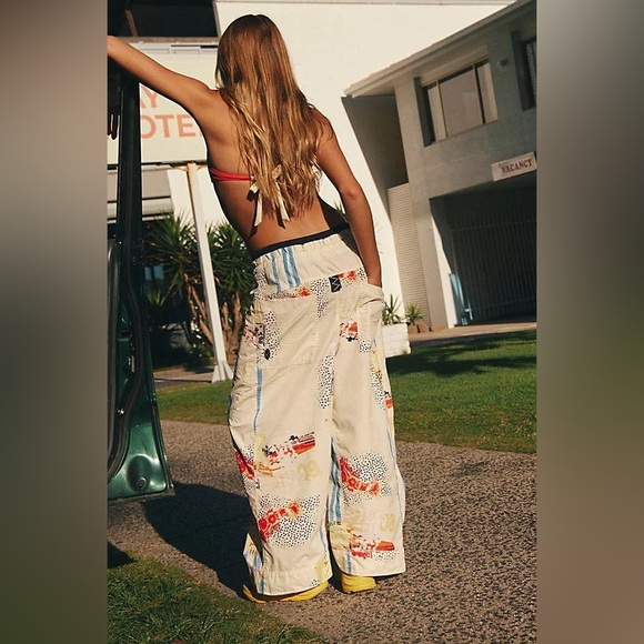 FREE PEOPLE Printed Fresh Start Pants - Size Medium Barrel Wide Leg Activewear - Picture 2 of 9